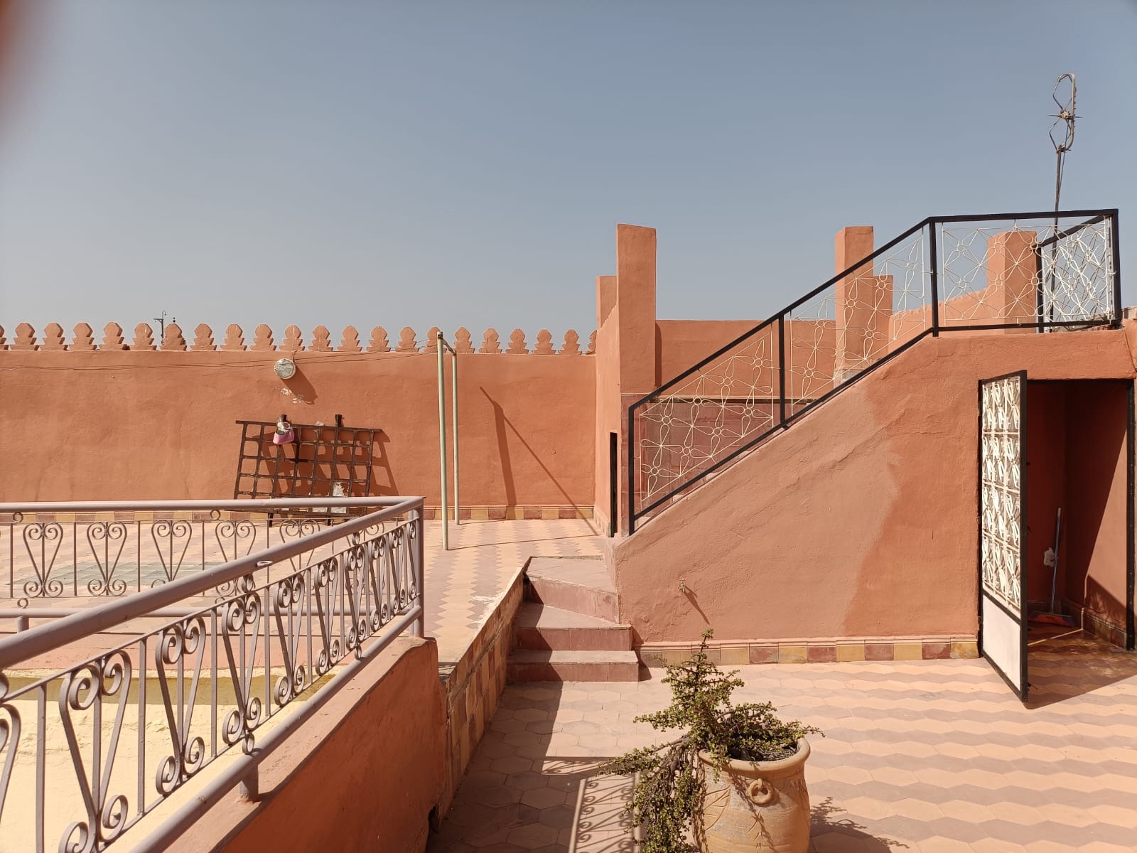 Riad 269m² Titré 13 suites – Quartier Kennaria