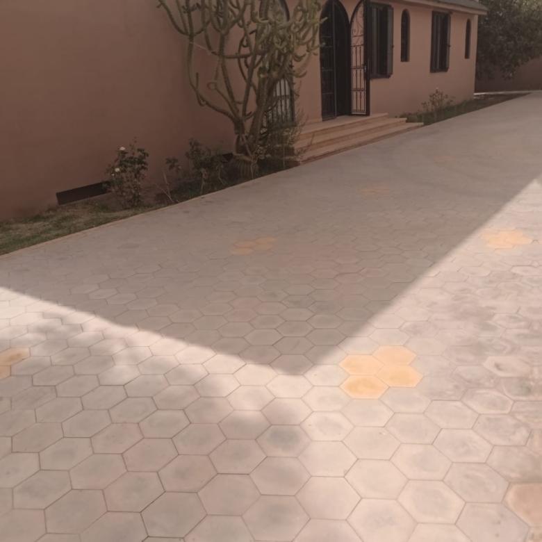 Villa route fez 550m2 Urgent