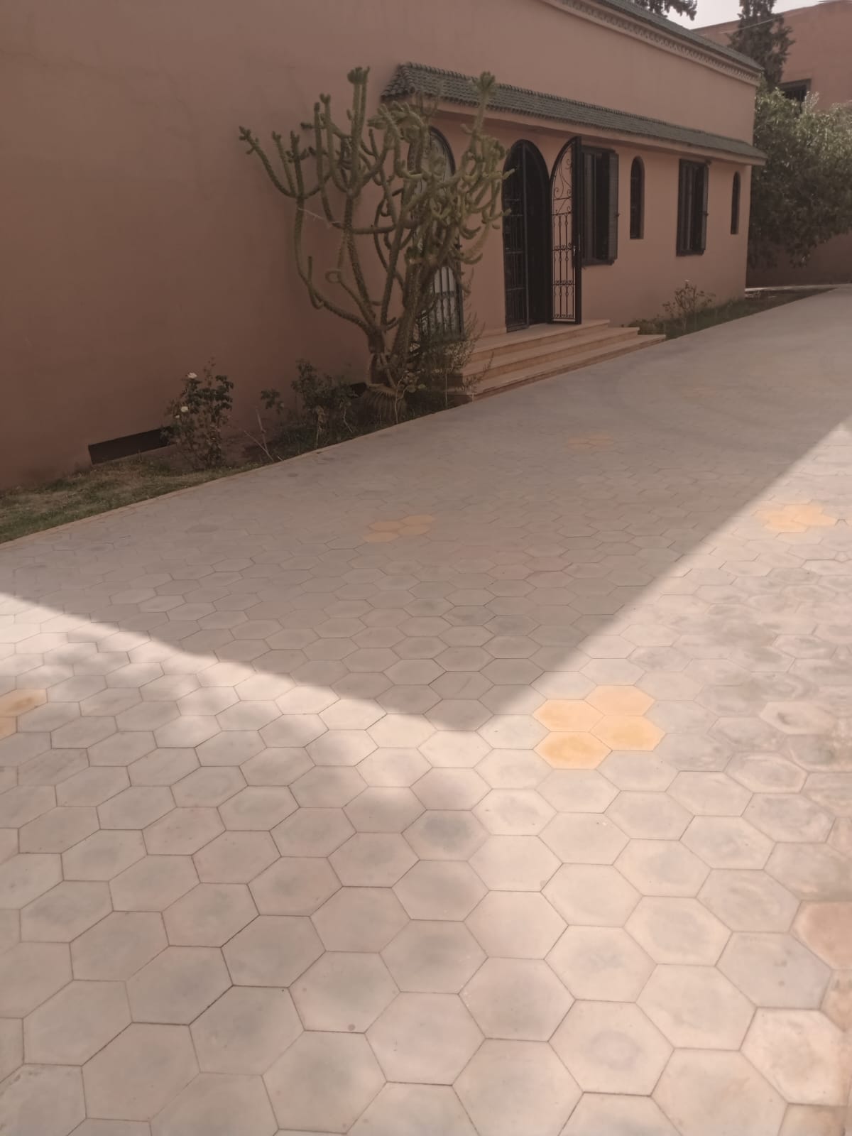 Villa route fez 550m2 Urgent