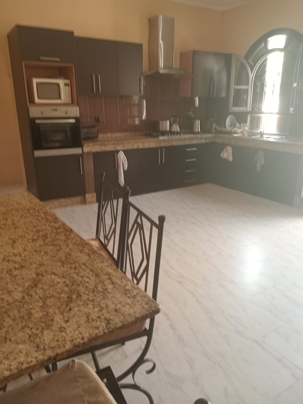 Villa route fez 550m2 Urgent
