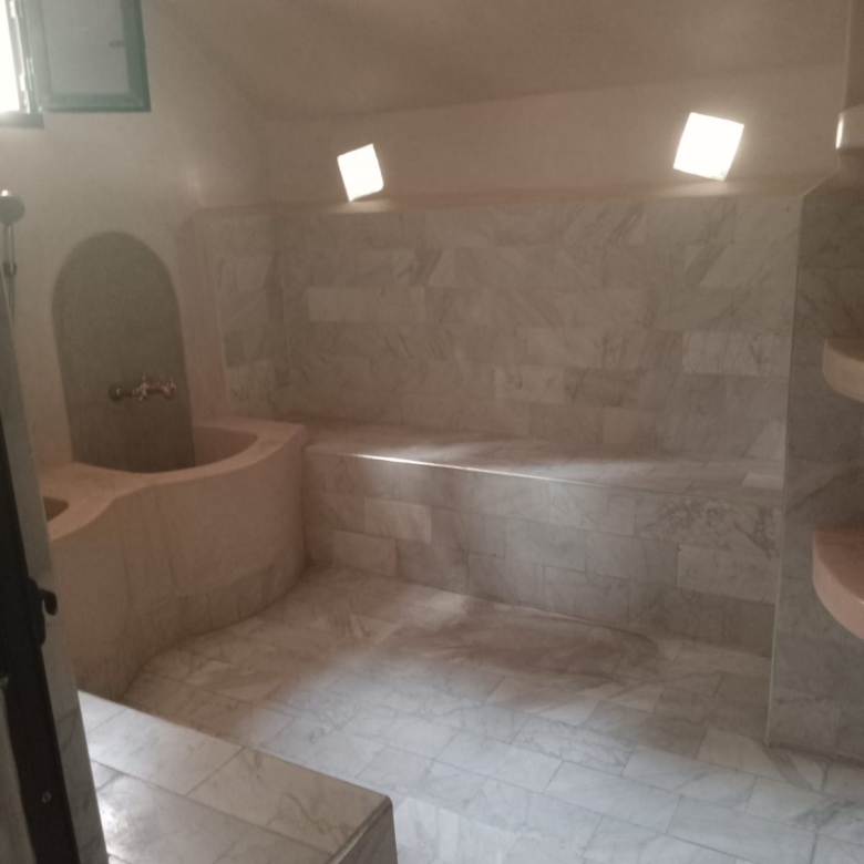Villa route fez 550m2 Urgent
