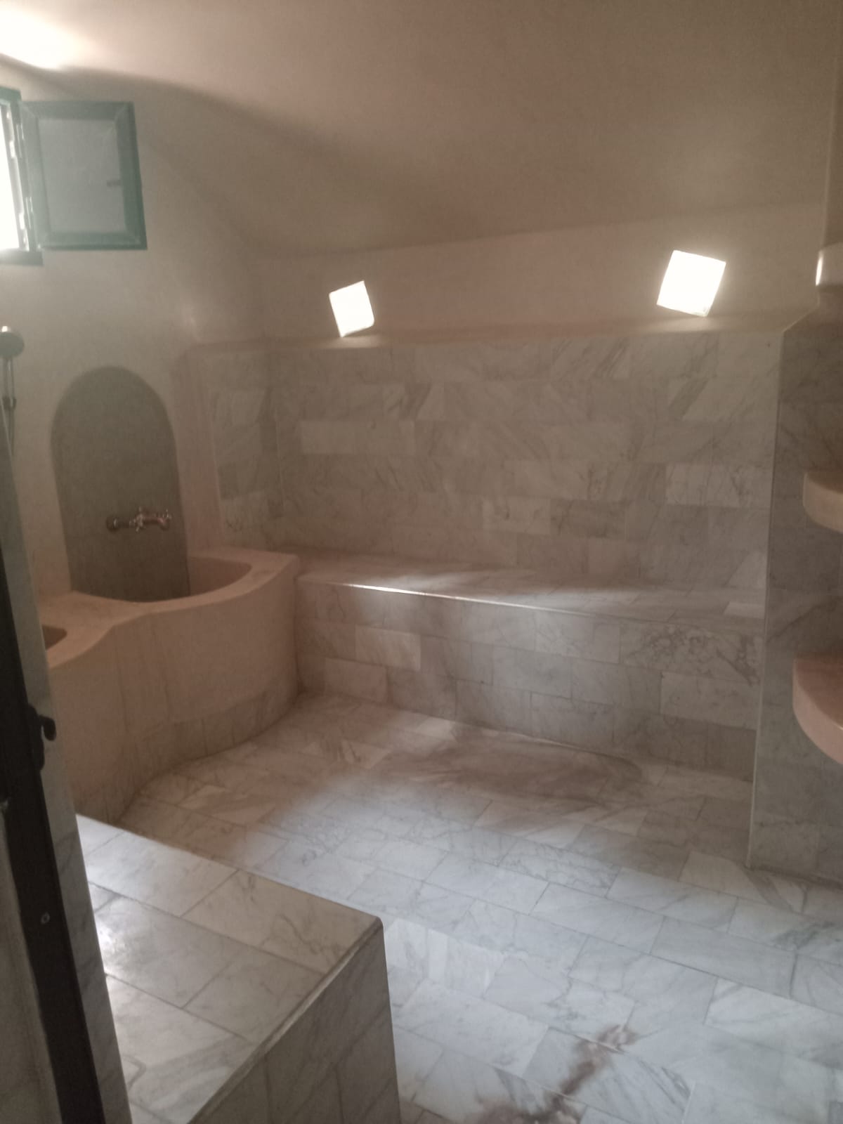 Villa route fez 550m2 Urgent