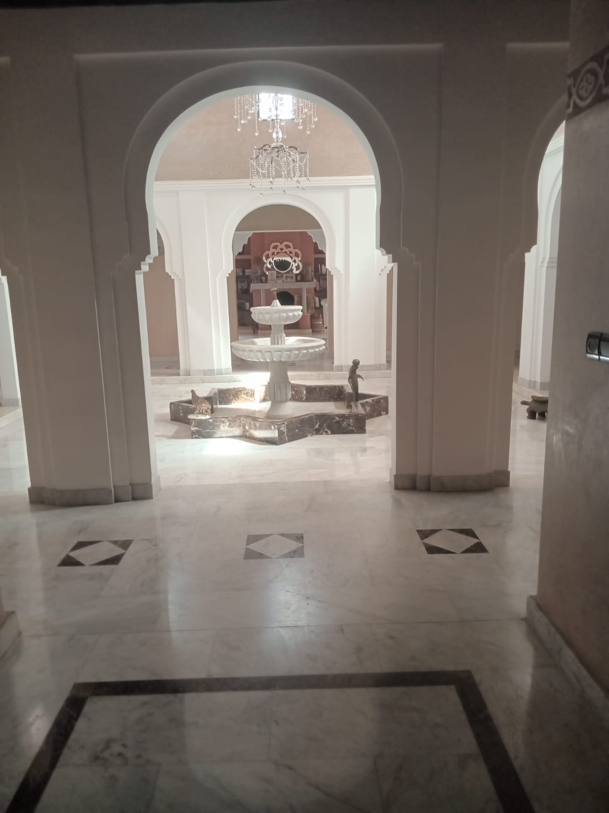 Villa route fez 550m2 Urgent