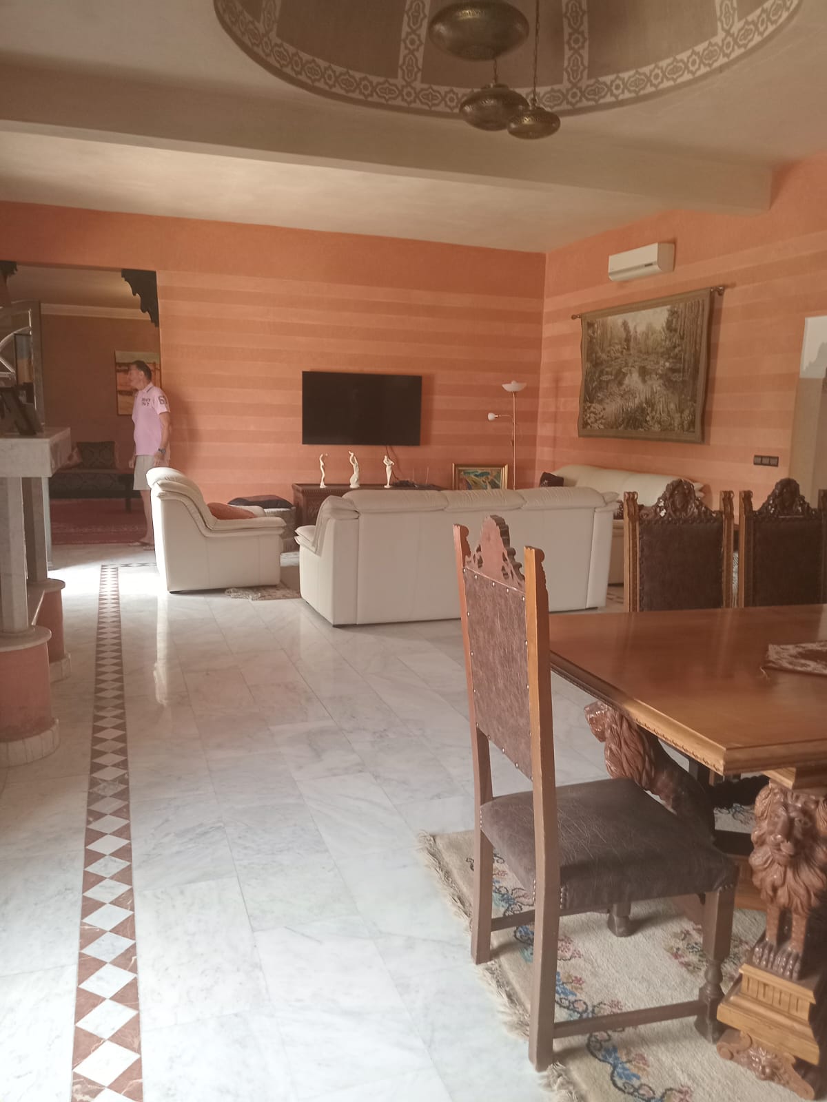 Villa route fez 550m2 Urgent