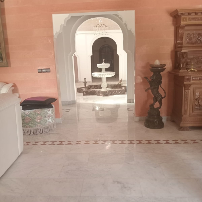 Villa route fez 550m2 Urgent