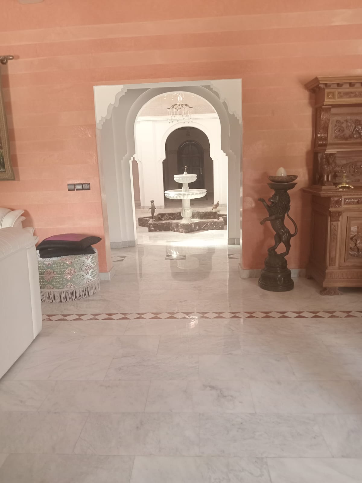 Villa route fez 550m2 Urgent