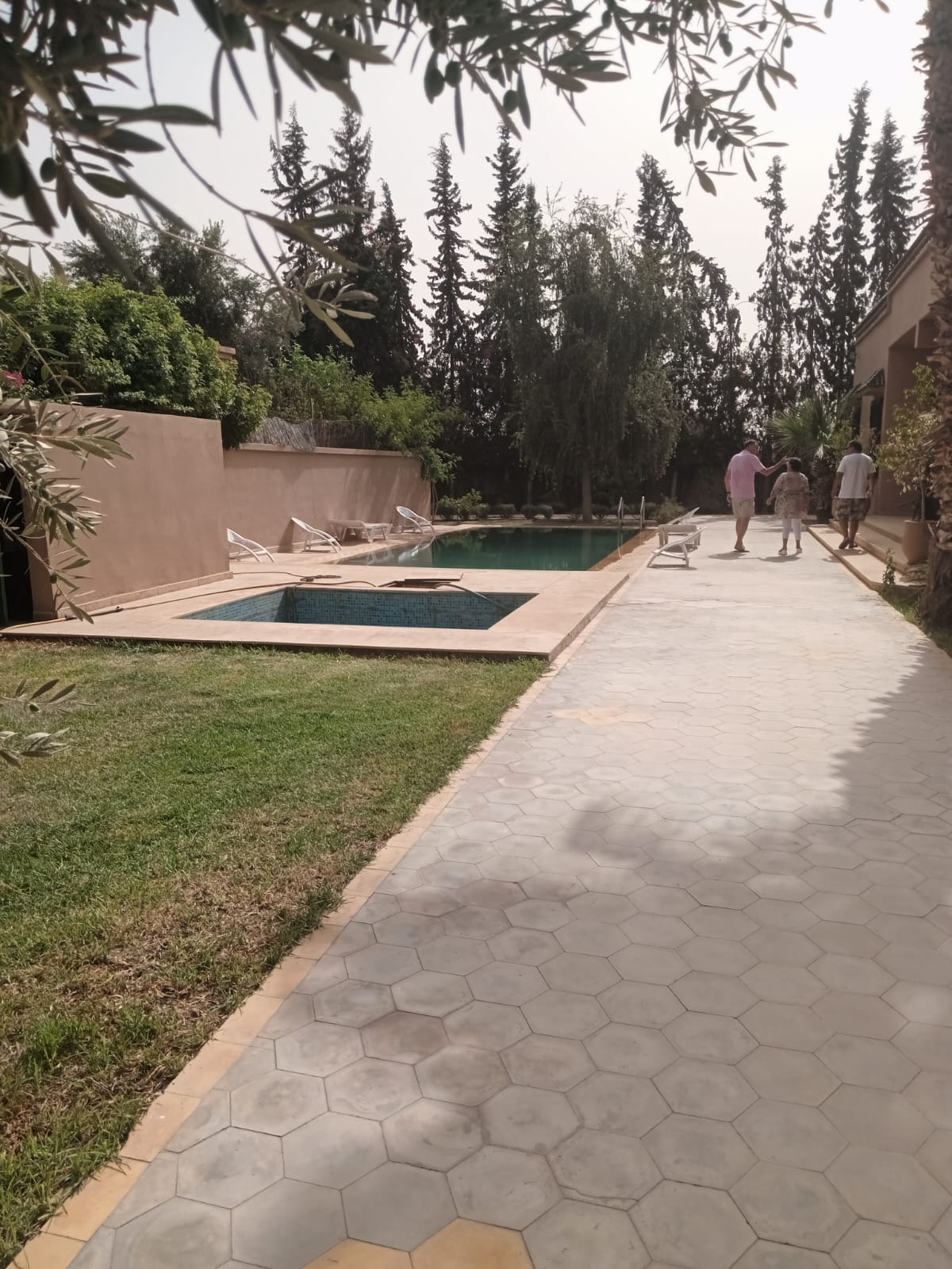 Villa route fez 550m2 Urgent