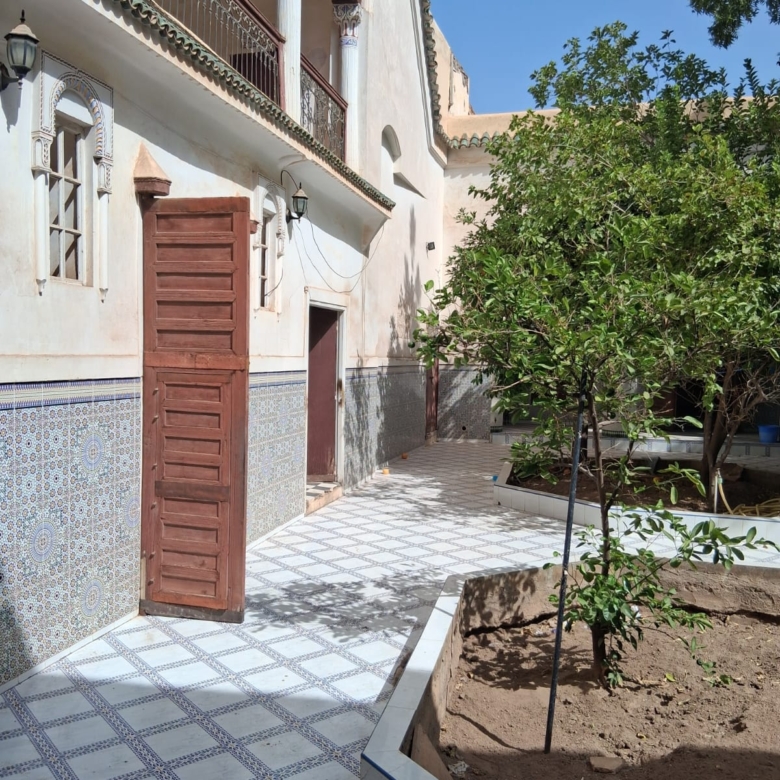 Édifice architectural 940m² – Titré