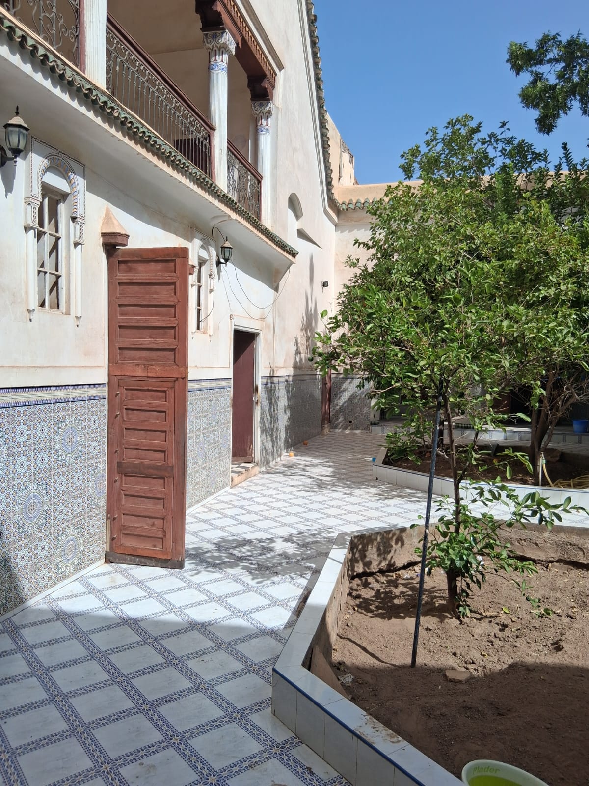 Édifice architectural 940m² – Titré