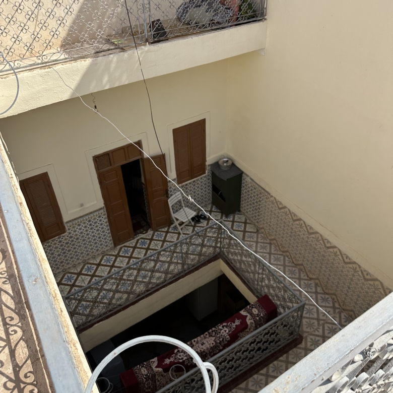 Riad Melkia 94m2 à rénover – à côté du parking Riad Laarouss