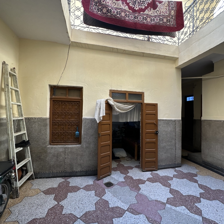 Riad Melkia 94m2 à rénover – à côté du parking Riad Laarouss