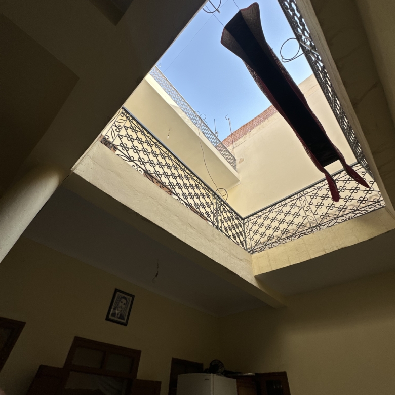 Riad Melkia 94m2 à rénover – à côté du parking Riad Laarouss