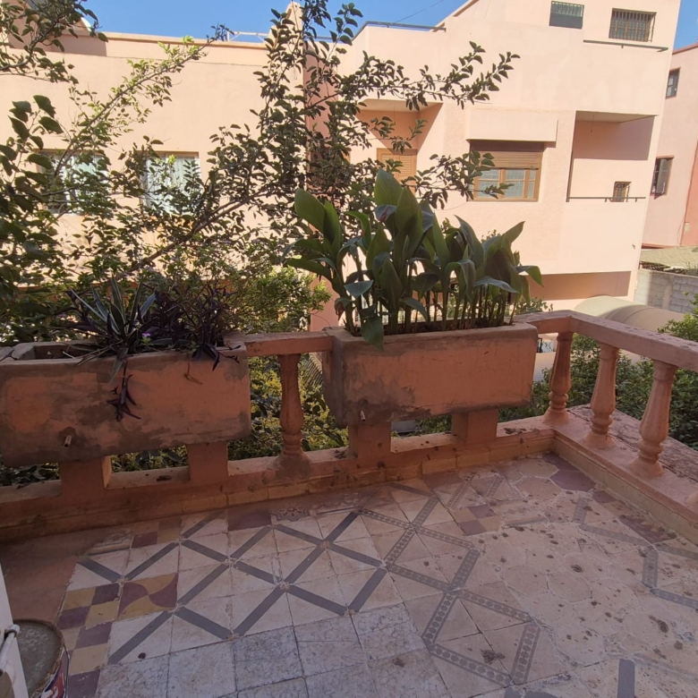 Villa beldi mitoyenne titrée, à rénover, idéal investisseur/ 300m2