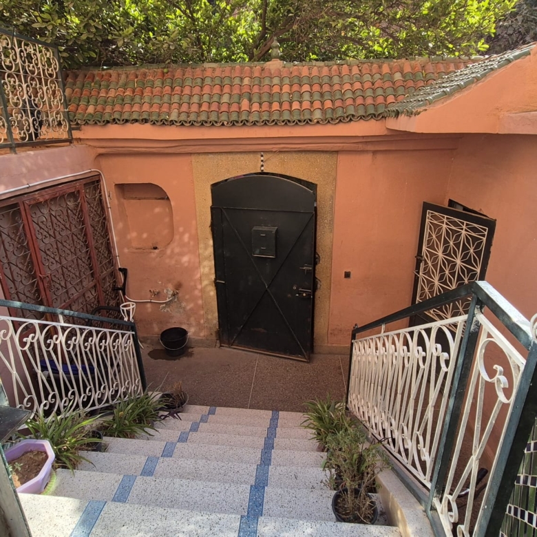 Villa beldi mitoyenne titrée, à rénover, idéal investisseur/ 300m2