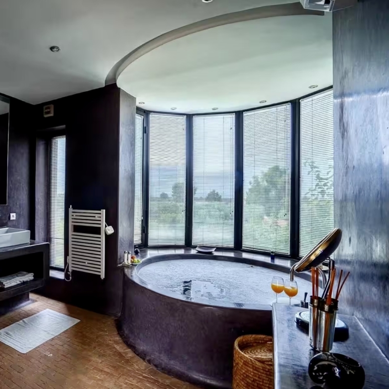 Très beau domaine de 12000 m2, villa 4 suites