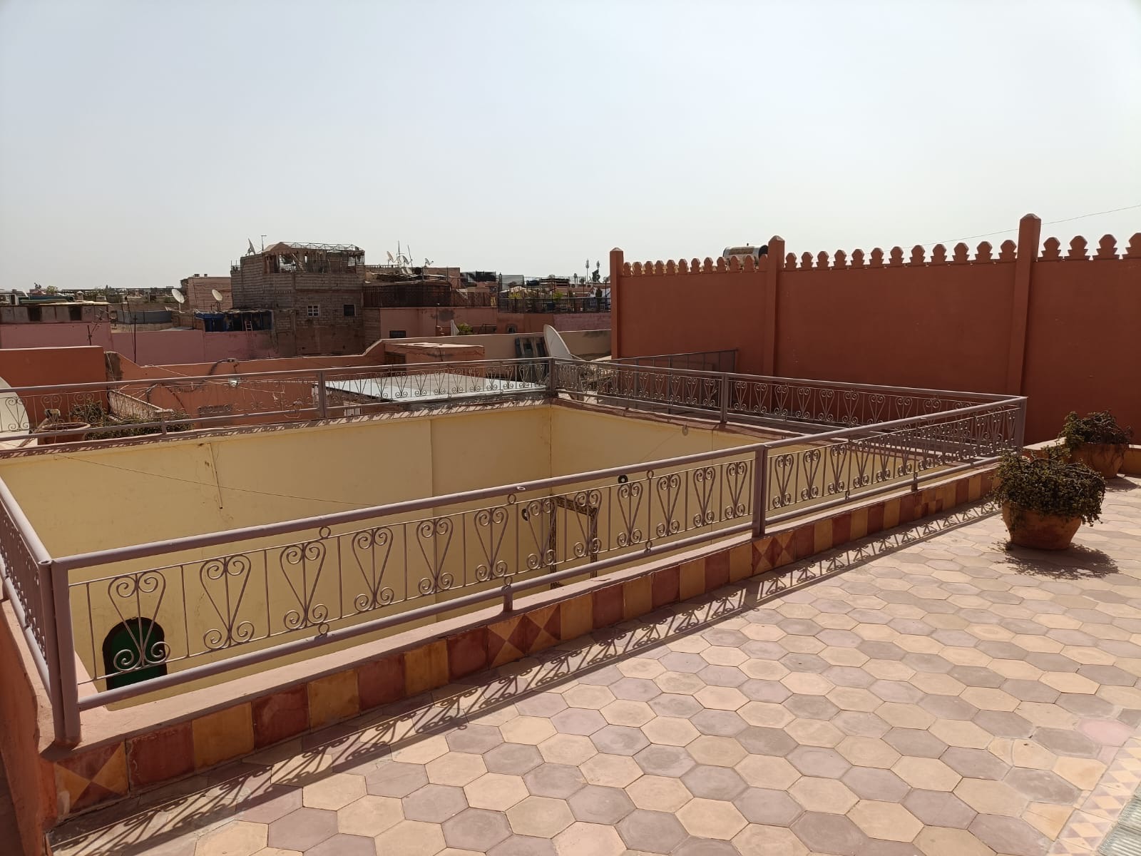 Riad 269m² Titré 13 suites – Quartier Kennaria