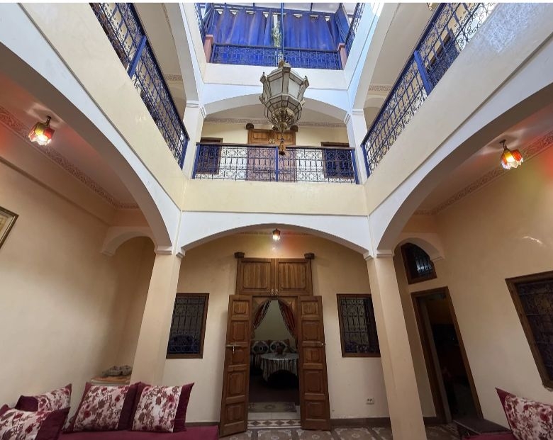 Riad 123m² Titré 5ch à rénover – Quartier Sidi Mimoun