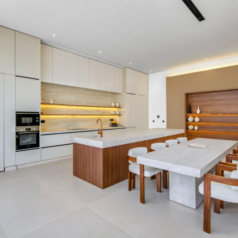 Villa luxueuse Meublée à Vendre – Route de Fès, Km 13