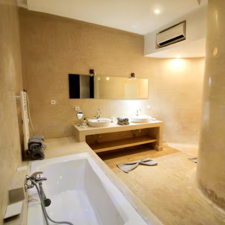 Très beau domaine de 12000 m2, villa 4 suites