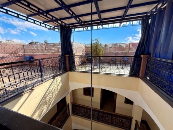 Riad 123m² Titré 5ch à rénover – Quartier Sidi Mimoun