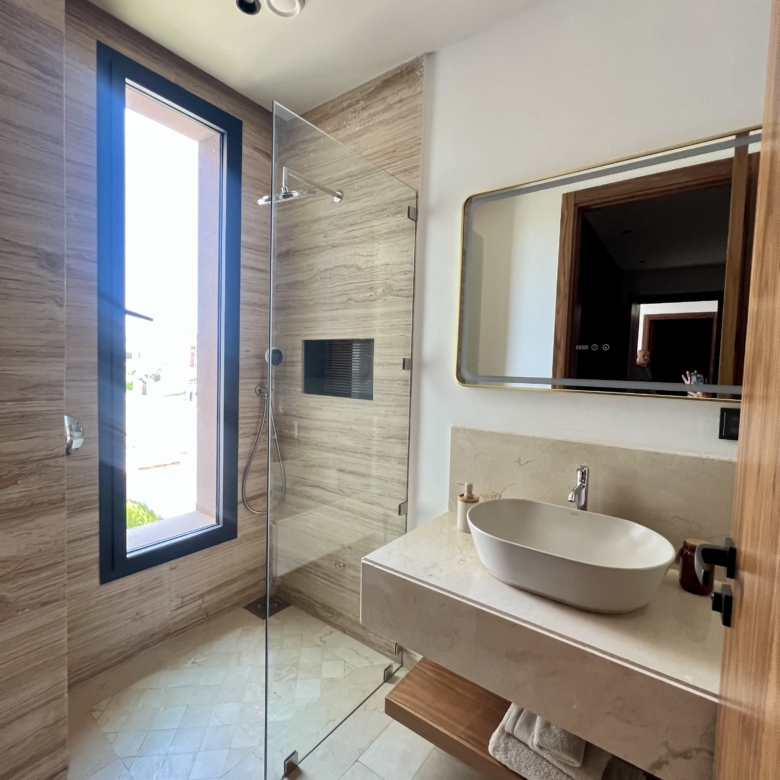 Villa 320m² 4 suites avec ascenseur Route d&rsquo;Amizmiz