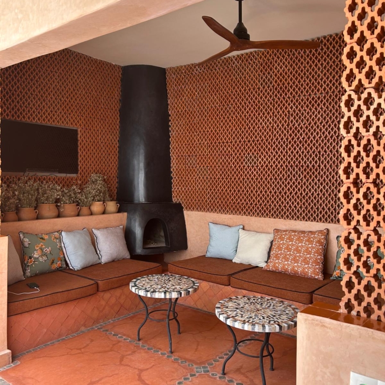 Riad titré de 160 m² au sol – Piscine chauffée – Quartier Laâgza, proche Riad Laarouss