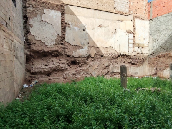 Terrain 100m² en ruine Melkia – Quartier Laksour