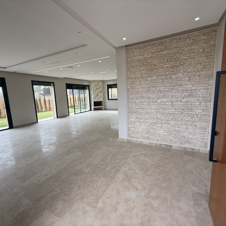 Villa contemporaine avec 4 suites & sous-sol – Akenza Villa