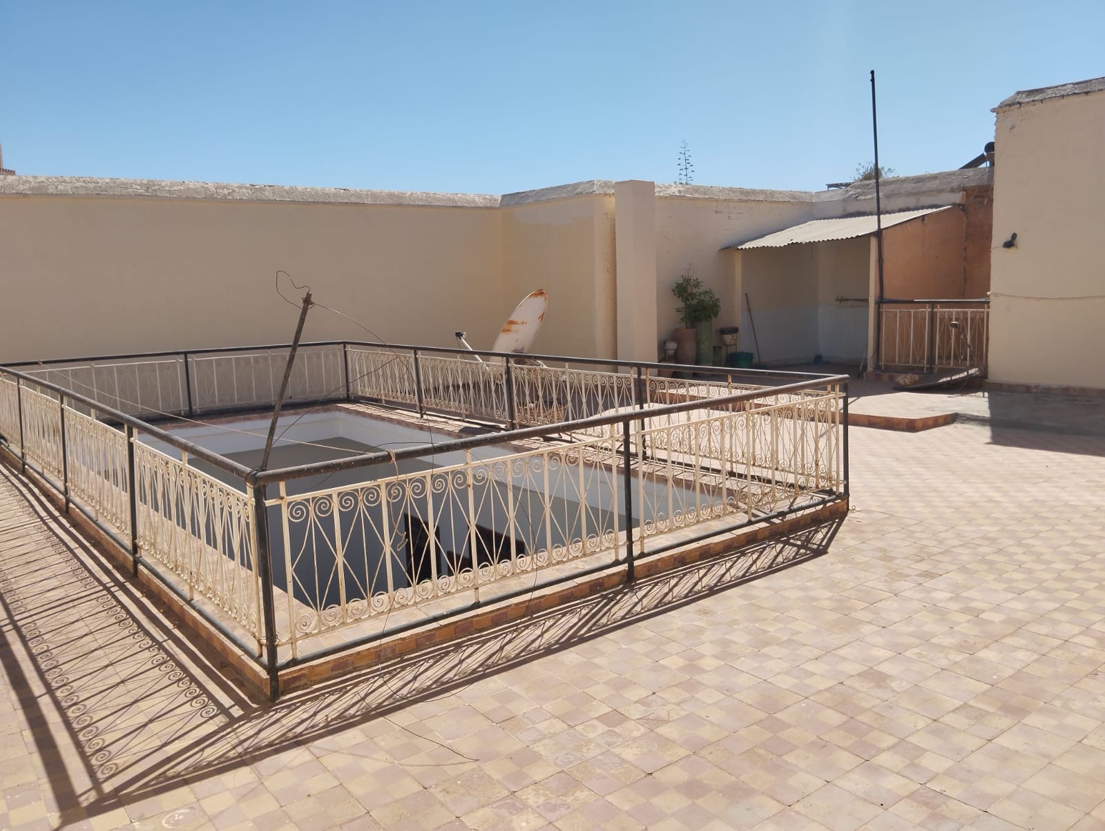 Riad 194m² Titré Clef en main  – Quartier Laksour