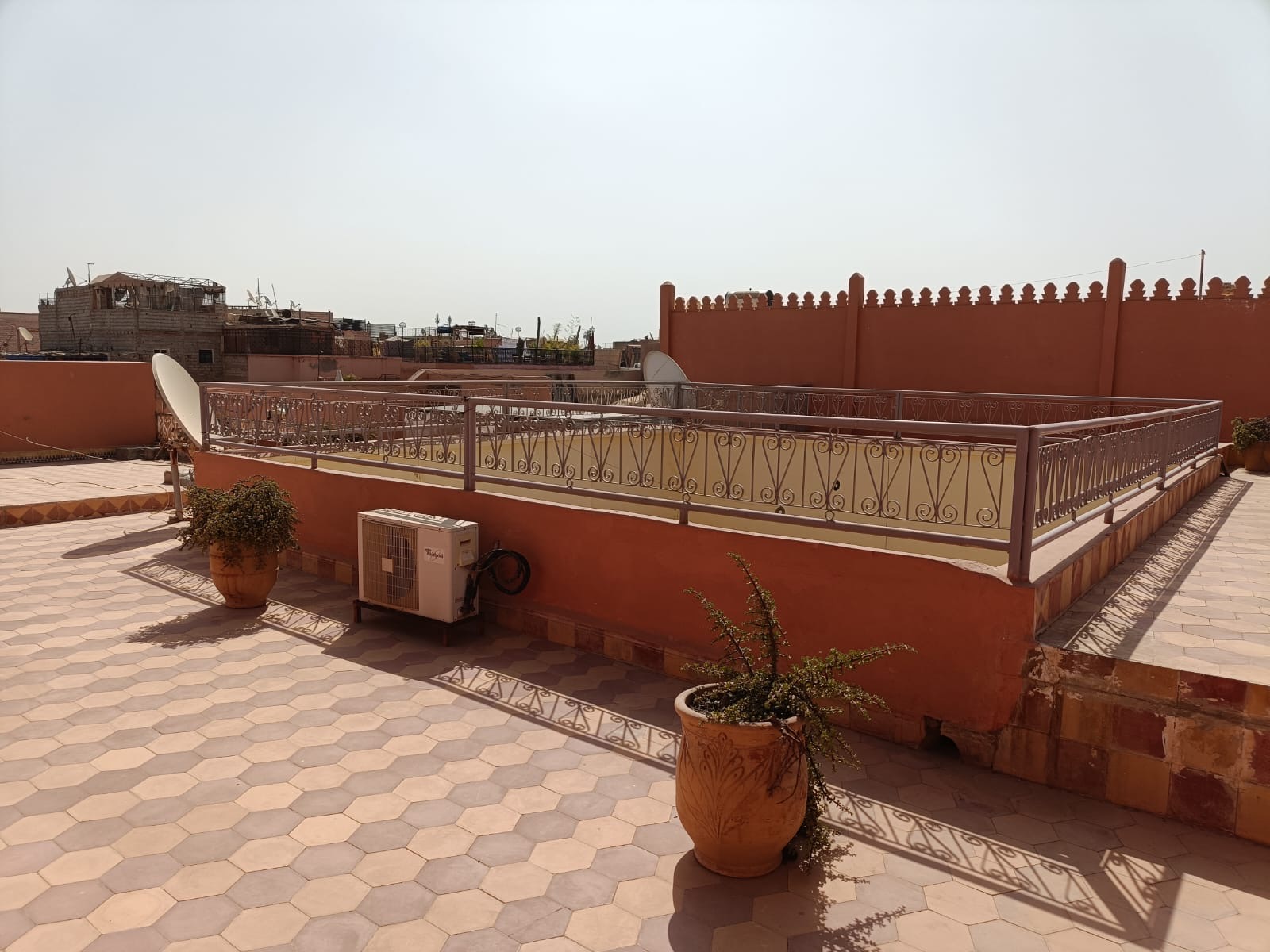 Riad 269m² Titré 13 suites – Quartier Kennaria