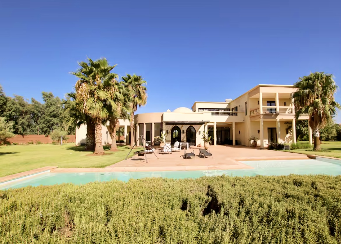 Très beau domaine de 12000 m2, villa 4 suites