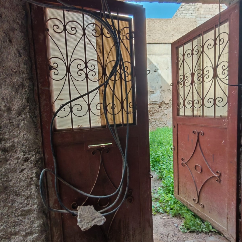 Terrain 100m² en ruine Melkia – Quartier Laksour