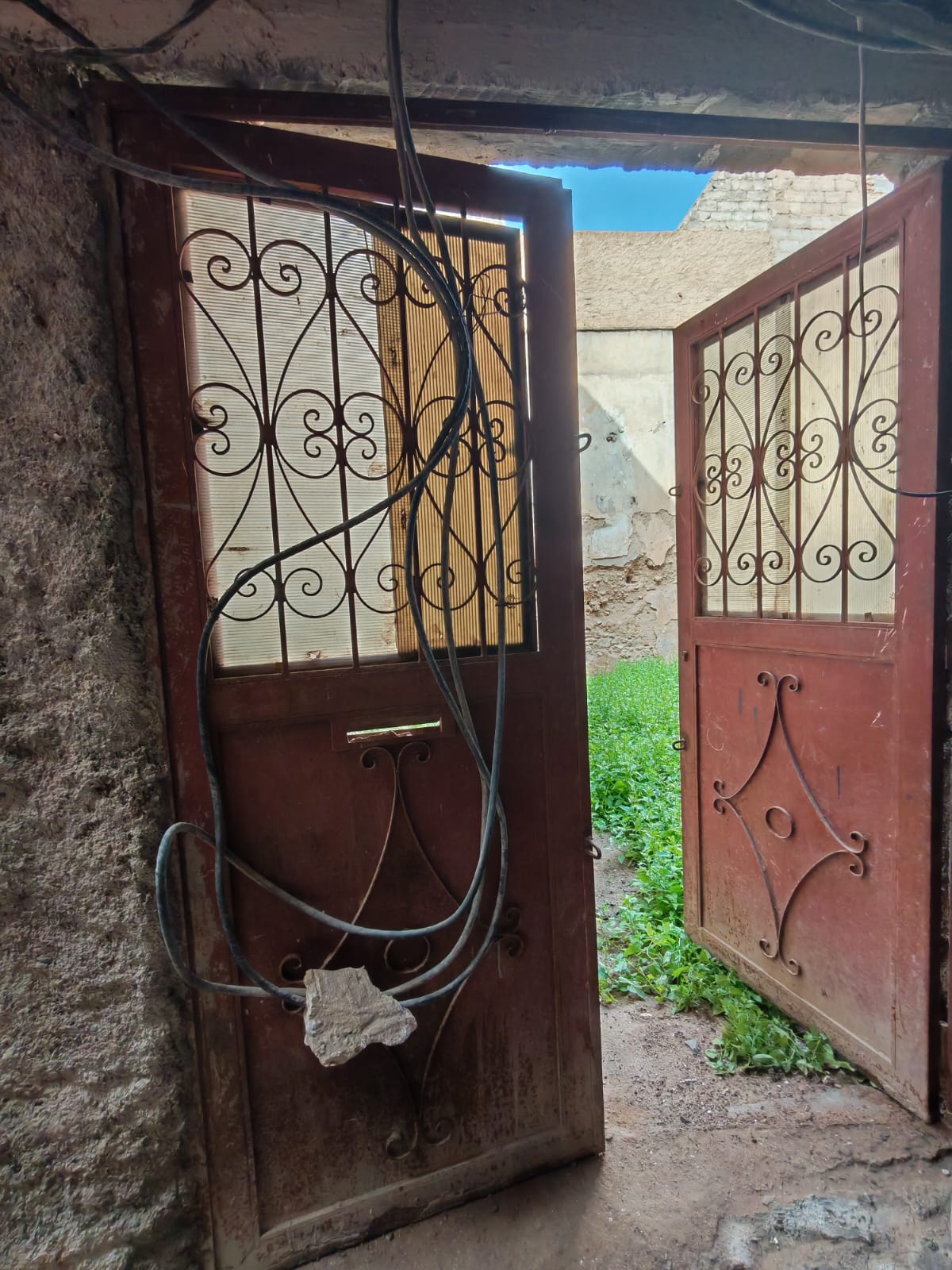 Terrain 100m² en ruine Melkia – Quartier Laksour