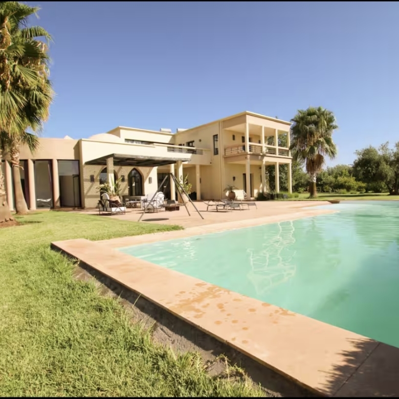 Très beau domaine de 12000 m2, villa 4 suites
