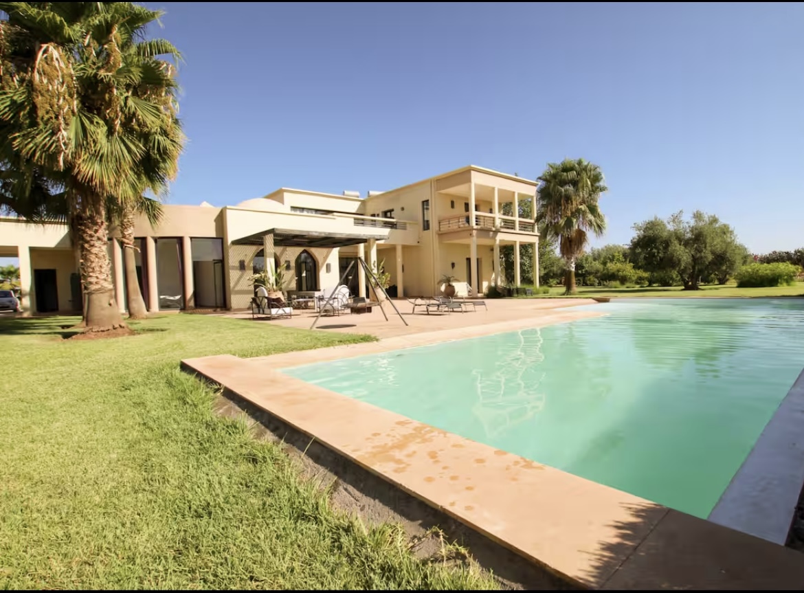 Très beau domaine de 12000 m2, villa 4 suites