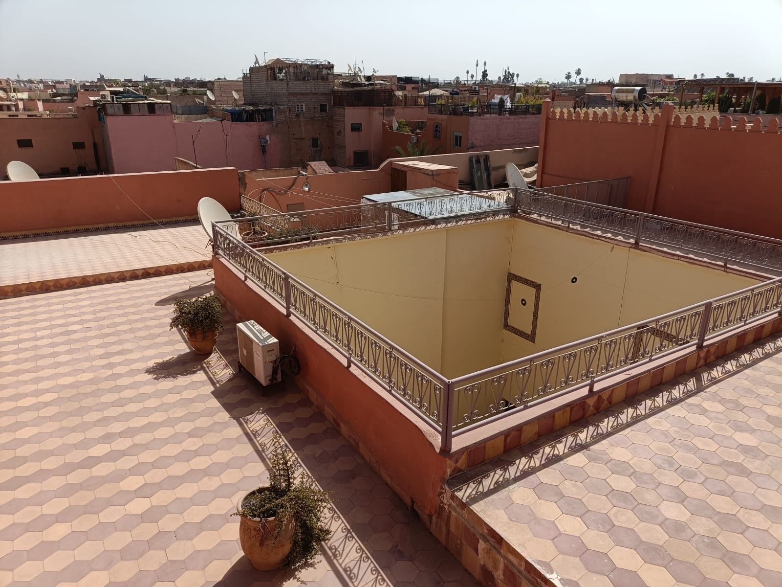 Riad 269m² Titré 13 suites – Quartier Kennaria