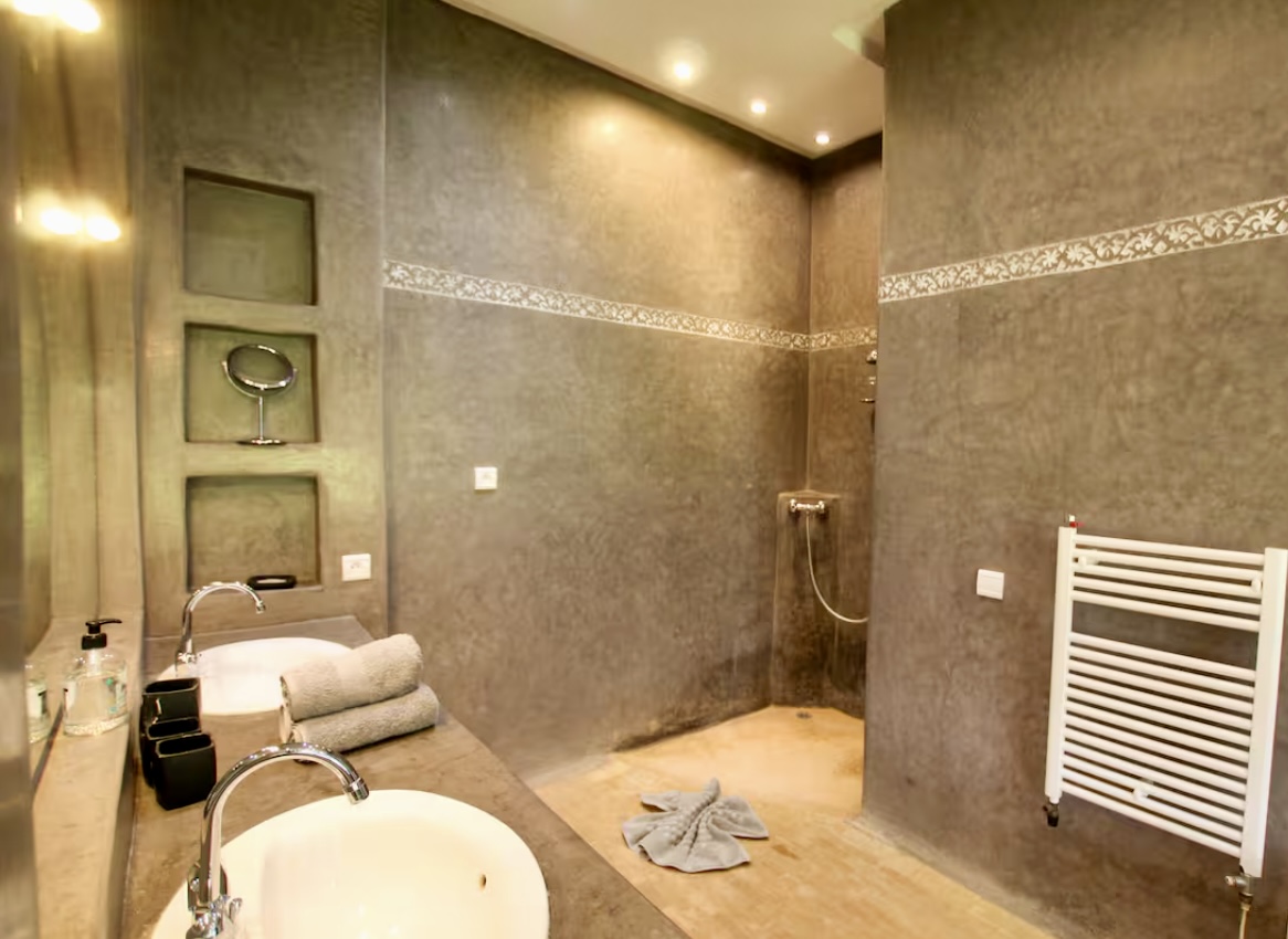 Très beau domaine de 12000 m2, villa 4 suites