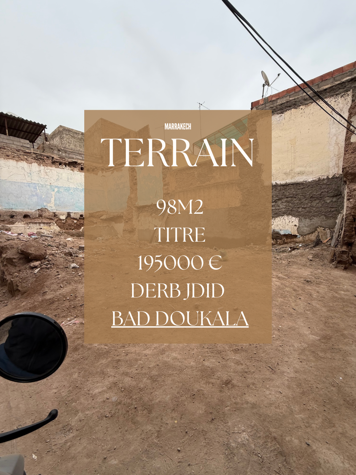 a193ce14-da0b-4d4a-843e-95390242be30-Noir_Rouge_Blanc_Moderne_Minimaliste_Portfolio_Tarif_Artiste_Photographe_Cine_matique Terrain Titré 98m2 -Bab Doukala