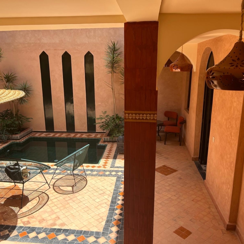 Riad titré de 160 m² au sol – Piscine chauffée – Quartier Laâgza, proche Riad Laarouss