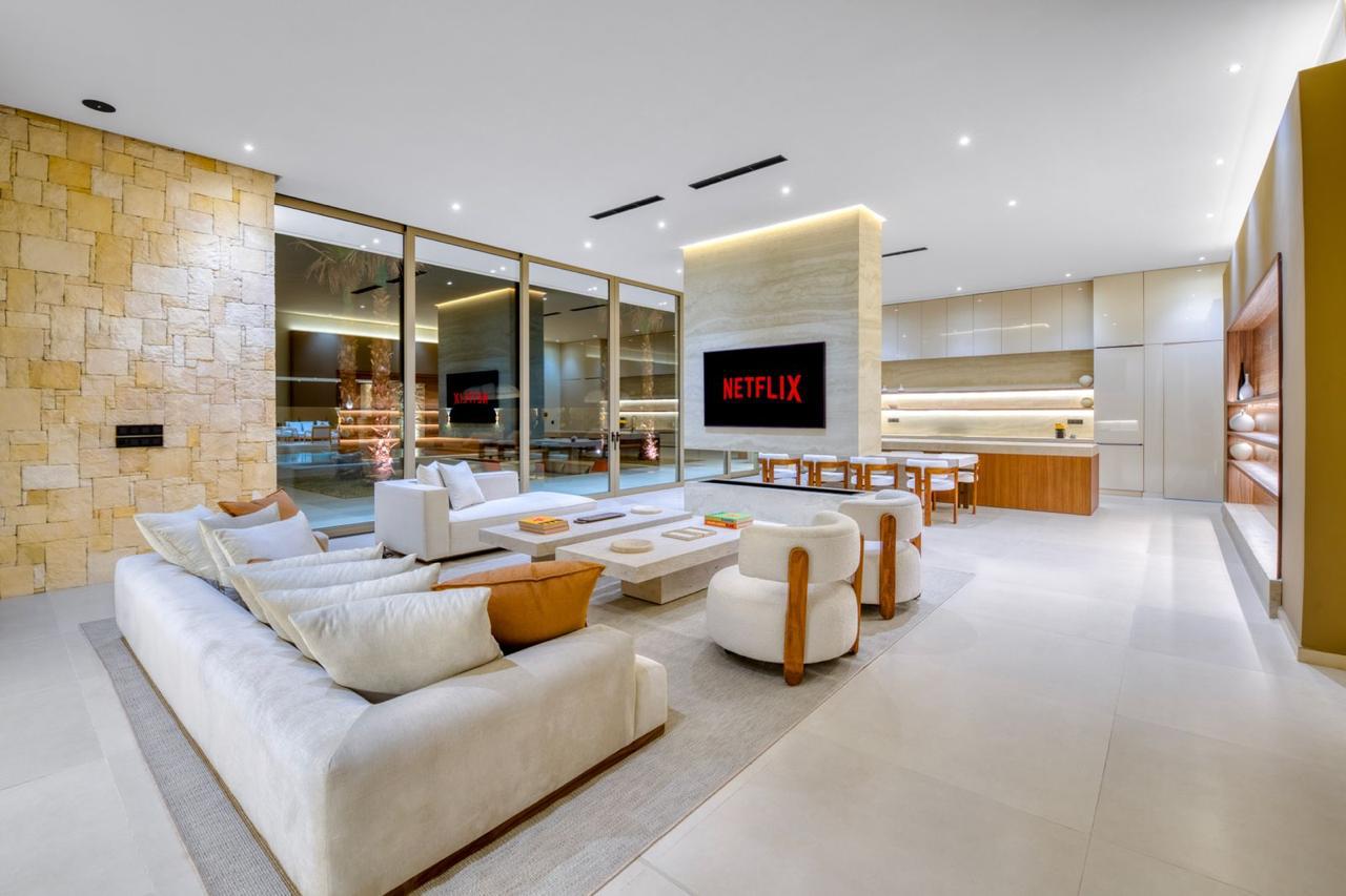 Villa luxueuse Meublée à Vendre – Route de Fès, Km 13