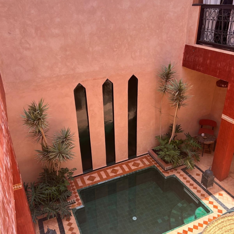 Riad titré de 160 m² au sol – Piscine chauffée – Quartier Laâgza, proche Riad Laarouss