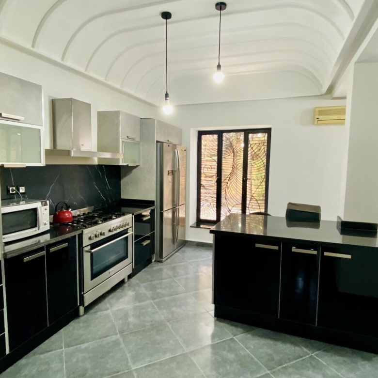 Villa contemporain – 380m² à Route d’Ourika