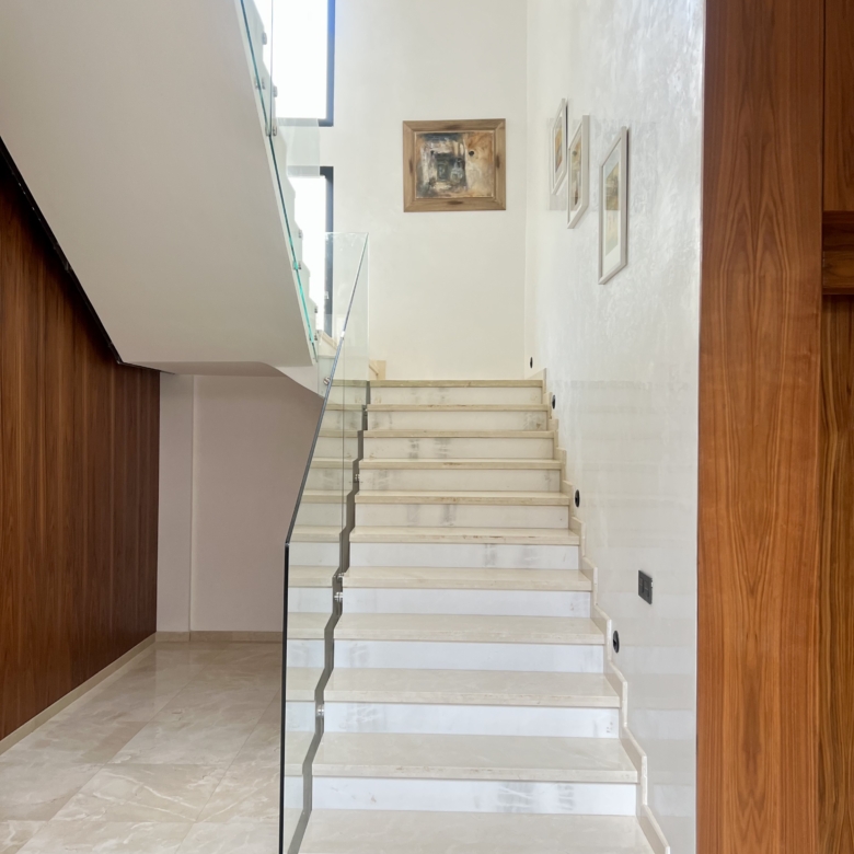 Villa 320m² 4 suites avec ascenseur Route d&rsquo;Amizmiz