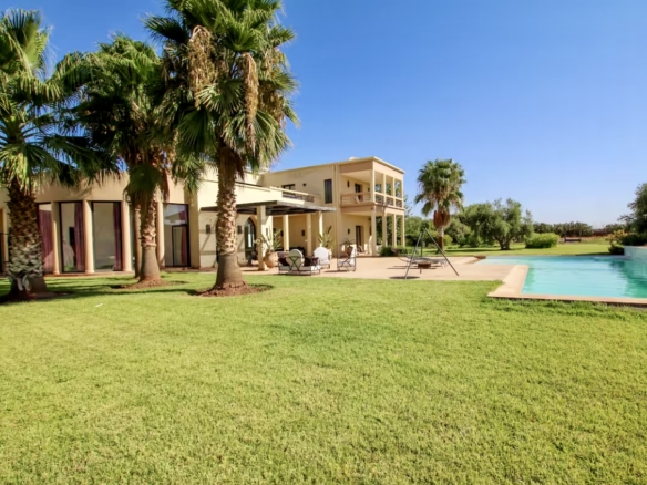 Très beau domaine de 12000 m2, villa 4 suites