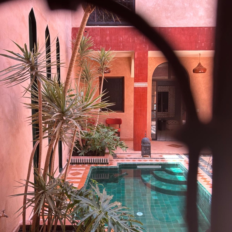 Riad titré de 160 m² au sol – Piscine chauffée – Quartier Laâgza, proche Riad Laarouss