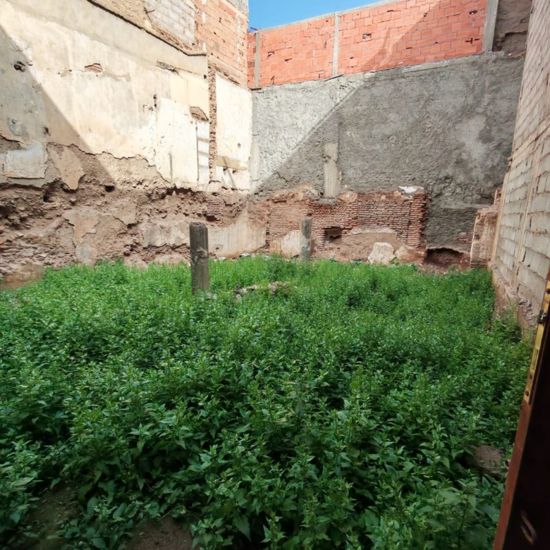 Terrain 100m² en ruine Melkia – Quartier Laksour