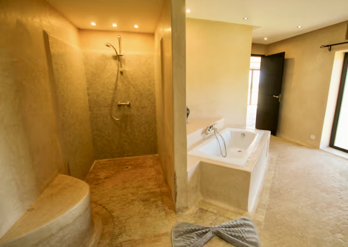 Très beau domaine de 12000 m2, villa 4 suites