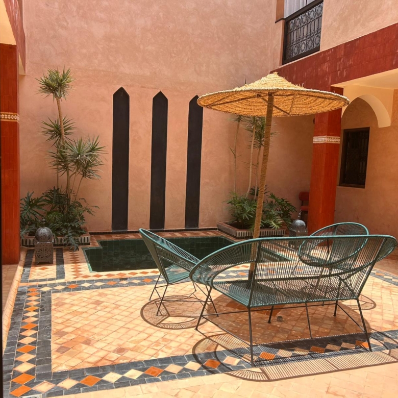 Riad titré de 160 m² au sol – Piscine chauffée – Quartier Laâgza, proche Riad Laarouss