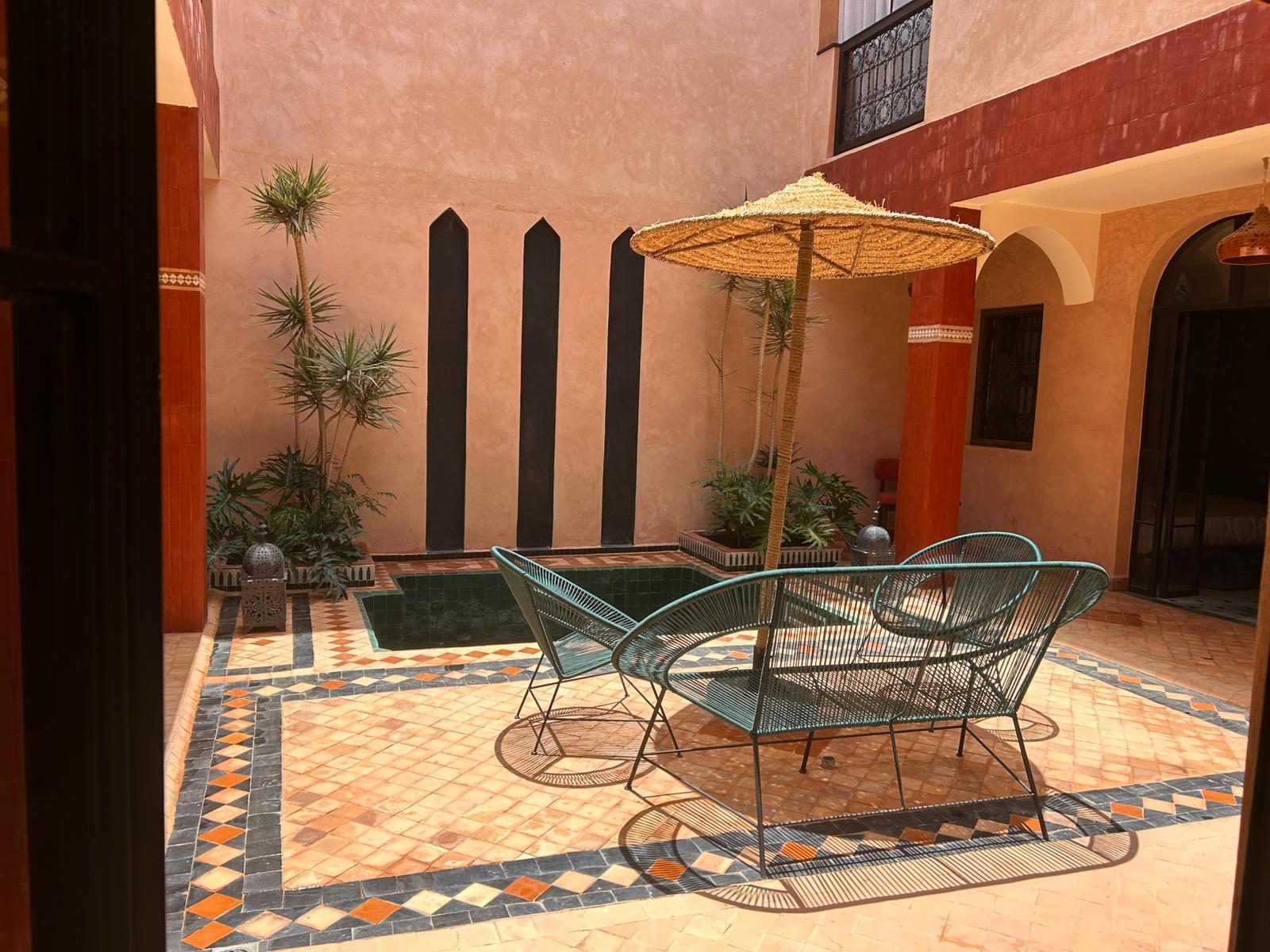 Riad titré de 160 m² au sol – Piscine chauffée – Quartier Laâgza, proche Riad Laarouss