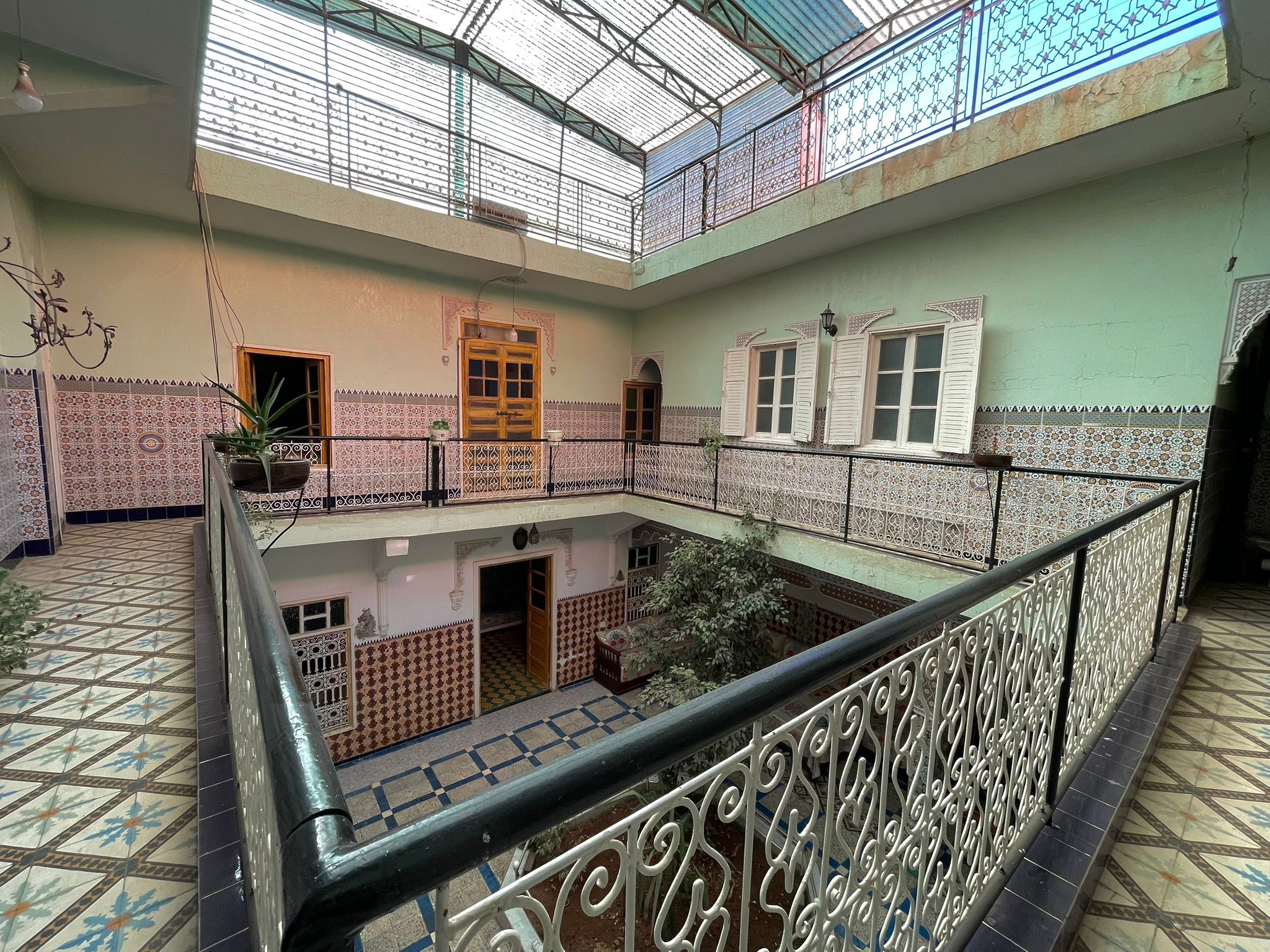 e0a59b51-efe4-454e-b766-19fb663d0888-1000037942 Superbe riad 243m2 au sol